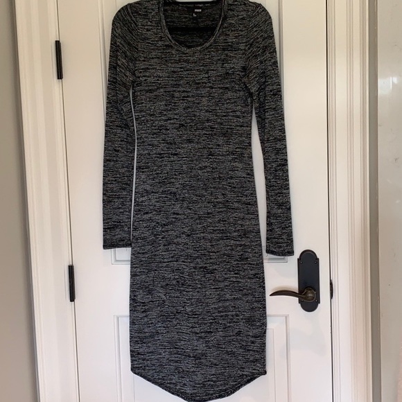 Aritzia Wilfred Free fitted dress - Picture 4 of 8